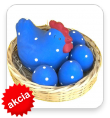 Bodkovaná sliepočka s vajíčkami v košíku